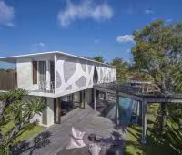 Villa Issi, Villa Exterior