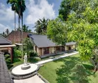 Villa San, Villa aus dem Garten