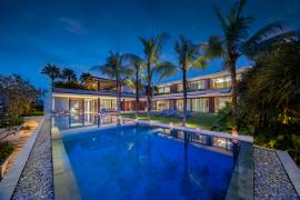 4 Спальни Вилла Babadan в Canggu